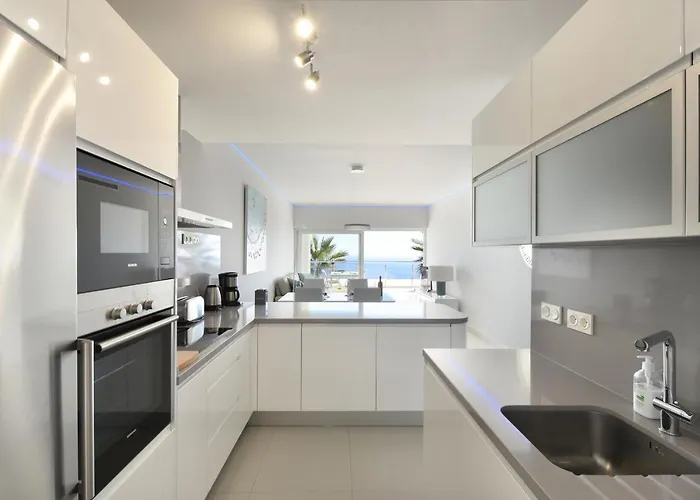 The Hill Collection 1 *